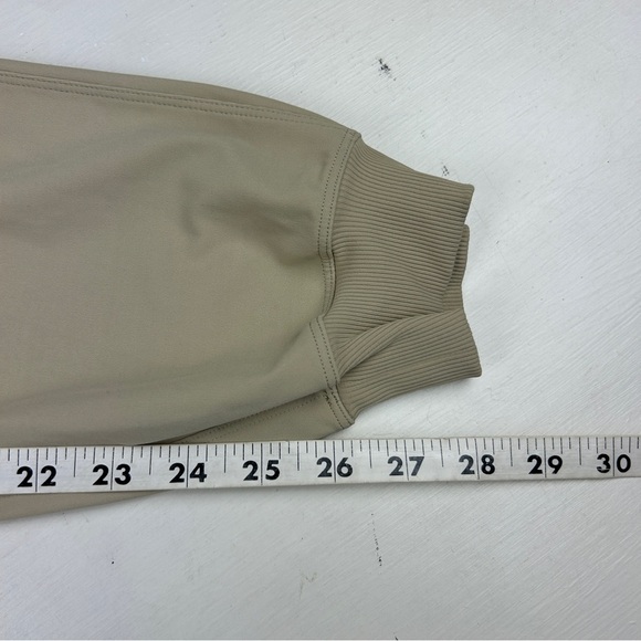 Lululemon Keep Moving Pant 7/8 High-Rise Trench Pants Size 6 Tan - Picture 7 of 7